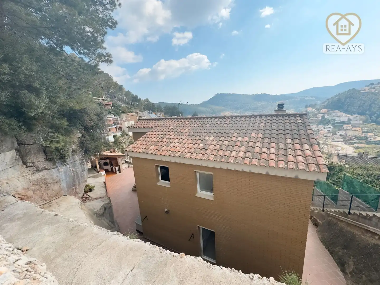 Vista exterior de Casa o chalet en venta en Vallirana con Aire acondicionado, Calefacción y Jardín privado