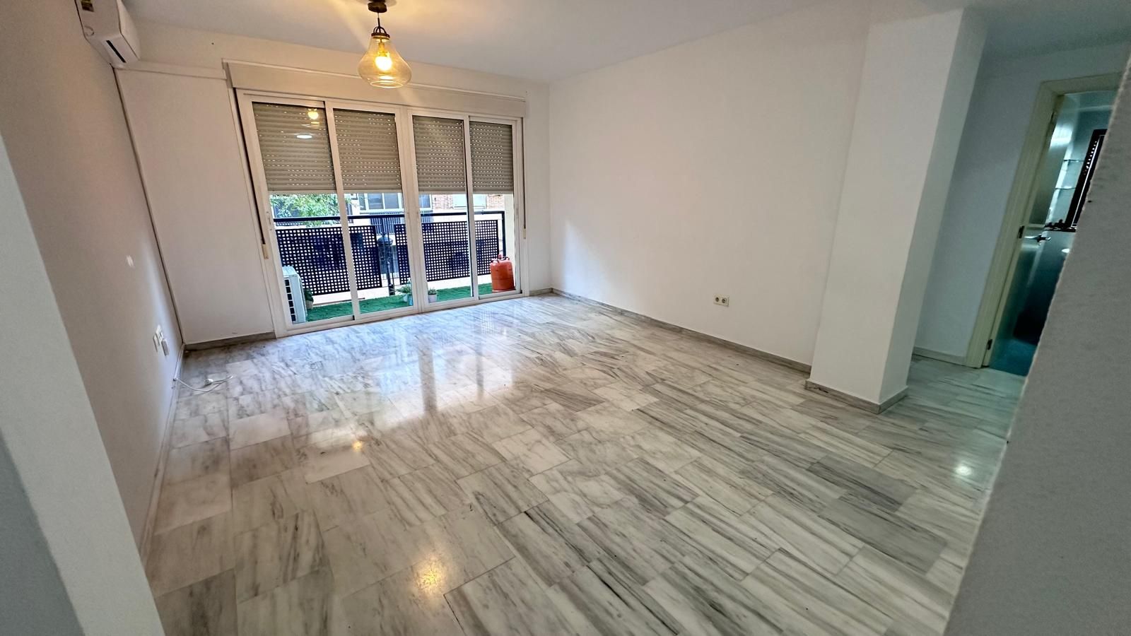 Vista exterior de Pis en venda en Castilleja de la Cuesta amb Aire condicionat i Terrassa