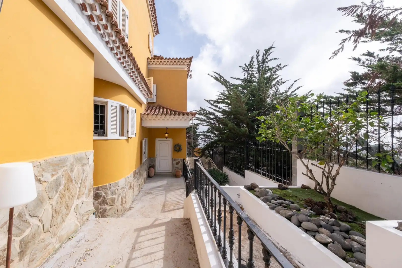Vista exterior de Casa o xalet en venda en Santa Brígida amb Jardí privat, Terrassa i Piscina