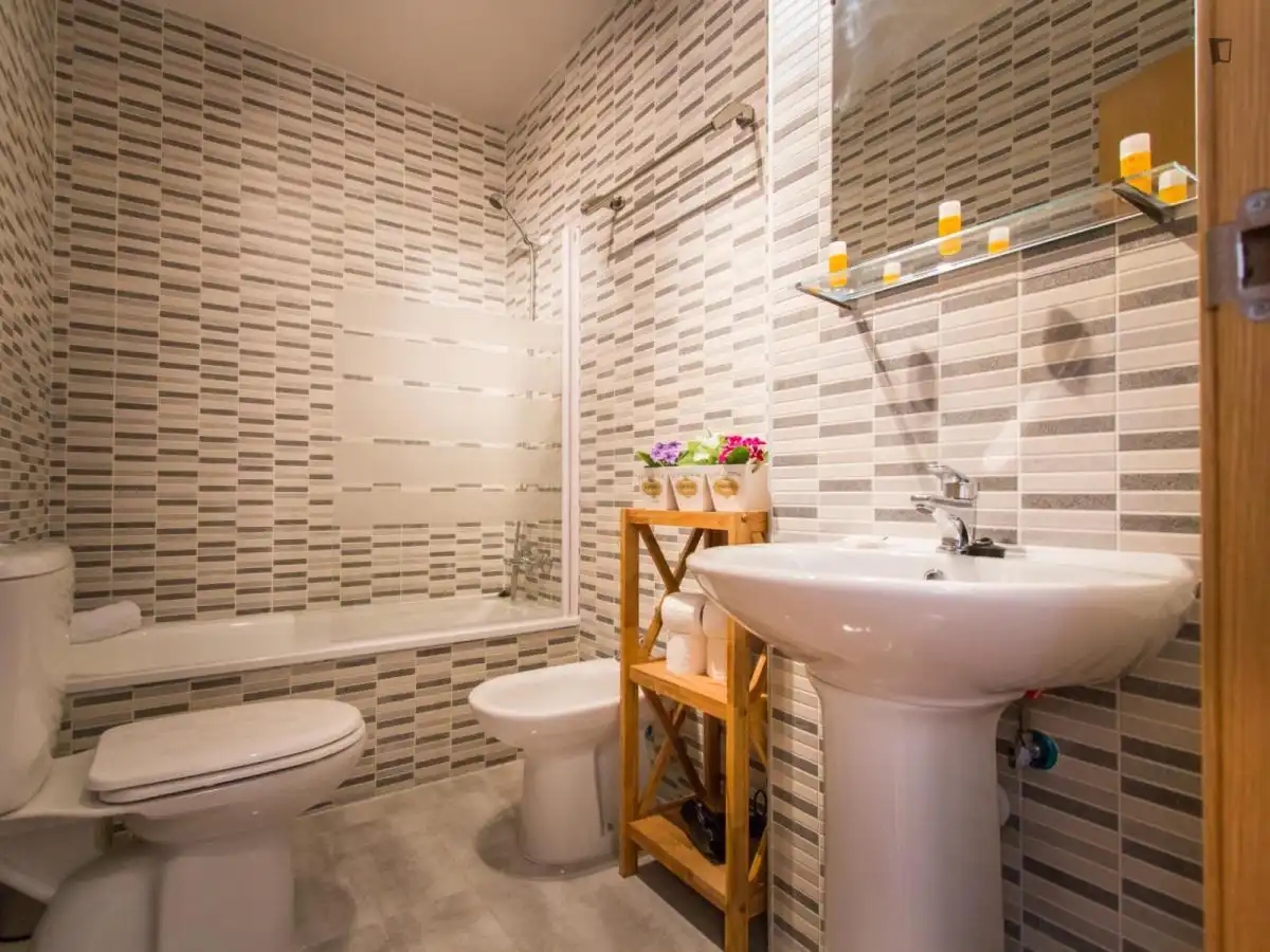 Badezimmer von Wohnungen zur Miete in Málaga mit Klimaanlage, Heizung und Möbliert