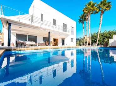 Chalet con piscina en venta en N/A