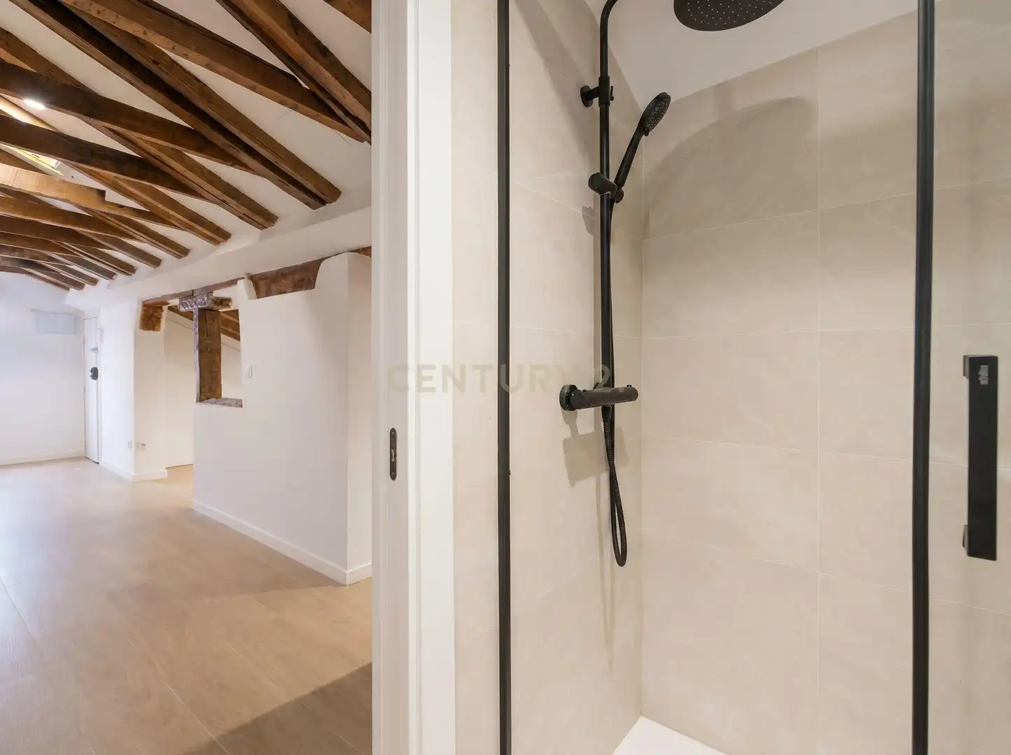 Baño de Piso en venta en Madrid con Aire acondicionado, Lavadora y Microondas