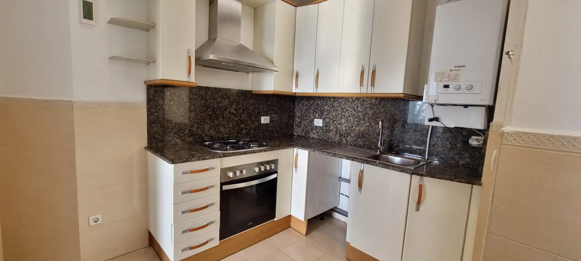 Küche von Wohnung zum Verkauf in Badalona mit Heizung und Balkon