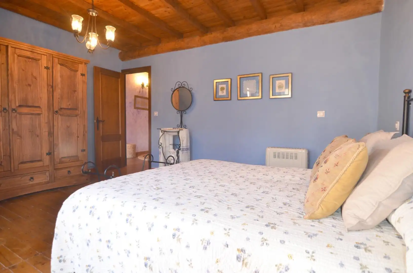 Habitación de Casa o chalet en venta en Villanueva del Conde con Calefacción, Trastero y Amueblado