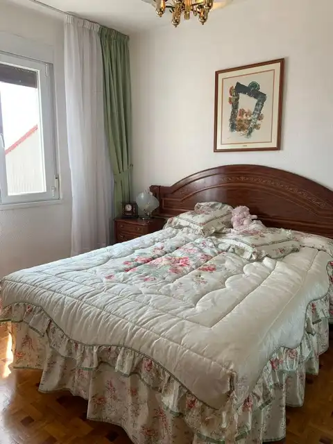 Habitación de Piso de alquiler en  Pamplona / Iruña con Calefacción, Parquet y Amueblado