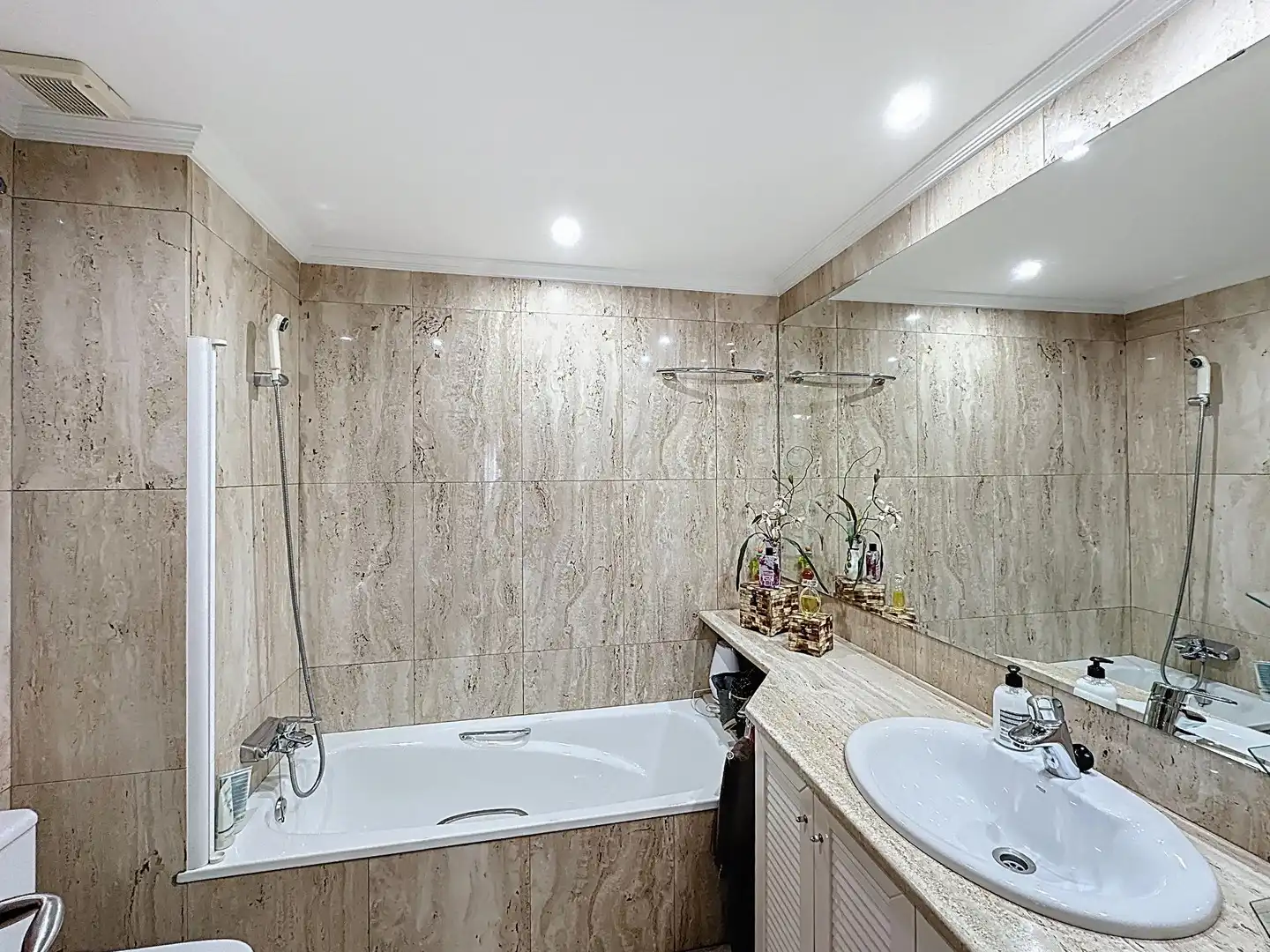 Bathroom of Buildings for sale in Salt