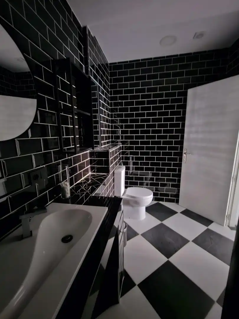 Badezimmer von Erdgeschoss zur Miete in Salamanca mit Klimaanlage, Heizung und Möbliert