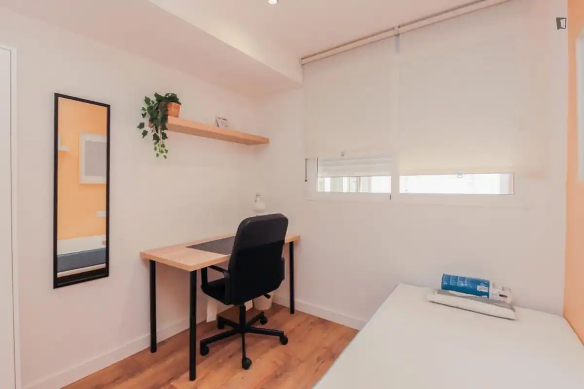 Room in Centre