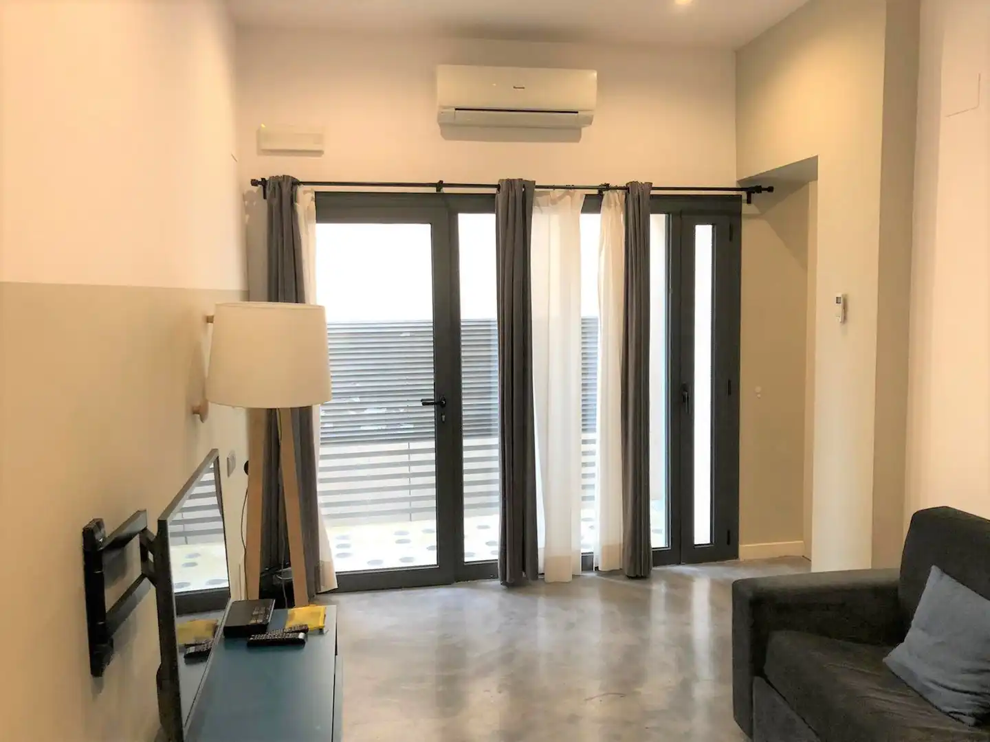 Wohnzimmer von Wohnung zur Miete in Barcelona mit Klimaanlage, Möbliert und Ofen