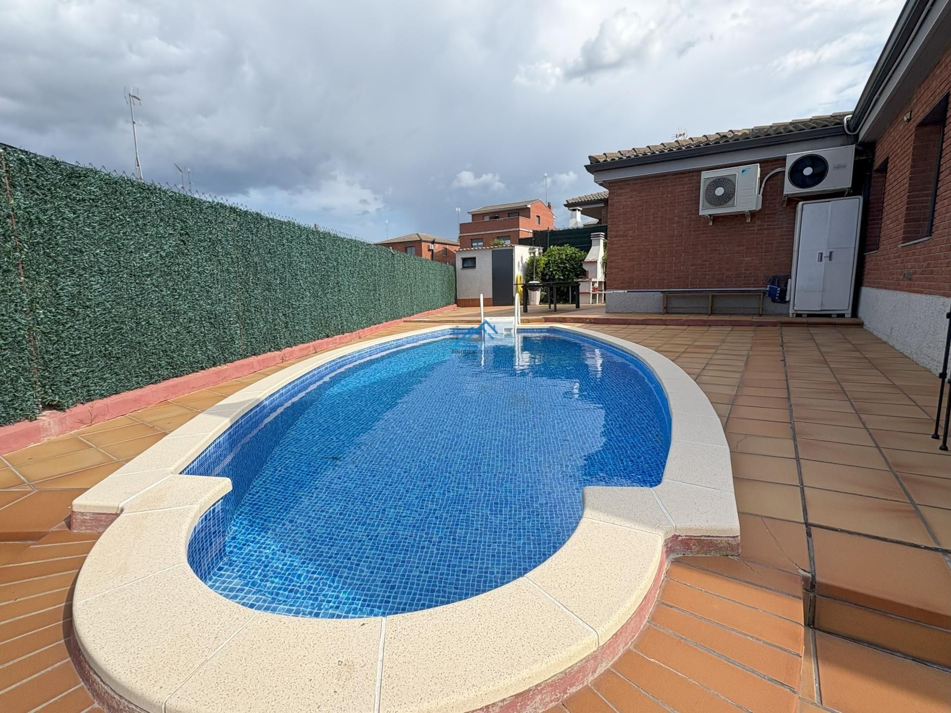 Swimming pool of House or chalet for sale in Masquefa  with Air Conditioner, Heating and Private garden