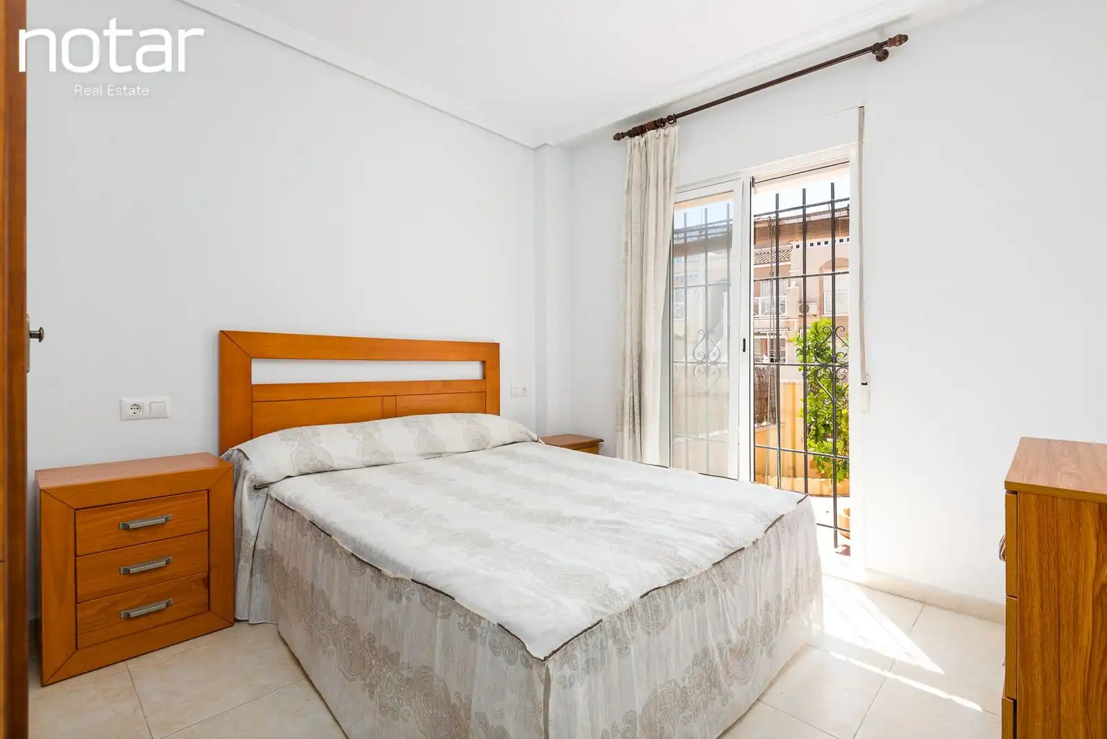 Schlafzimmer von Wohnungen zum Verkauf in Torrevieja mit Privatgarten, Terrasse und Gemeinschaftspool