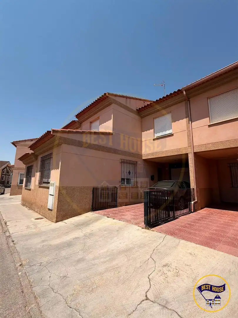 Vista exterior de Casa adosada en venta en Motilla del Palancar con Calefacción