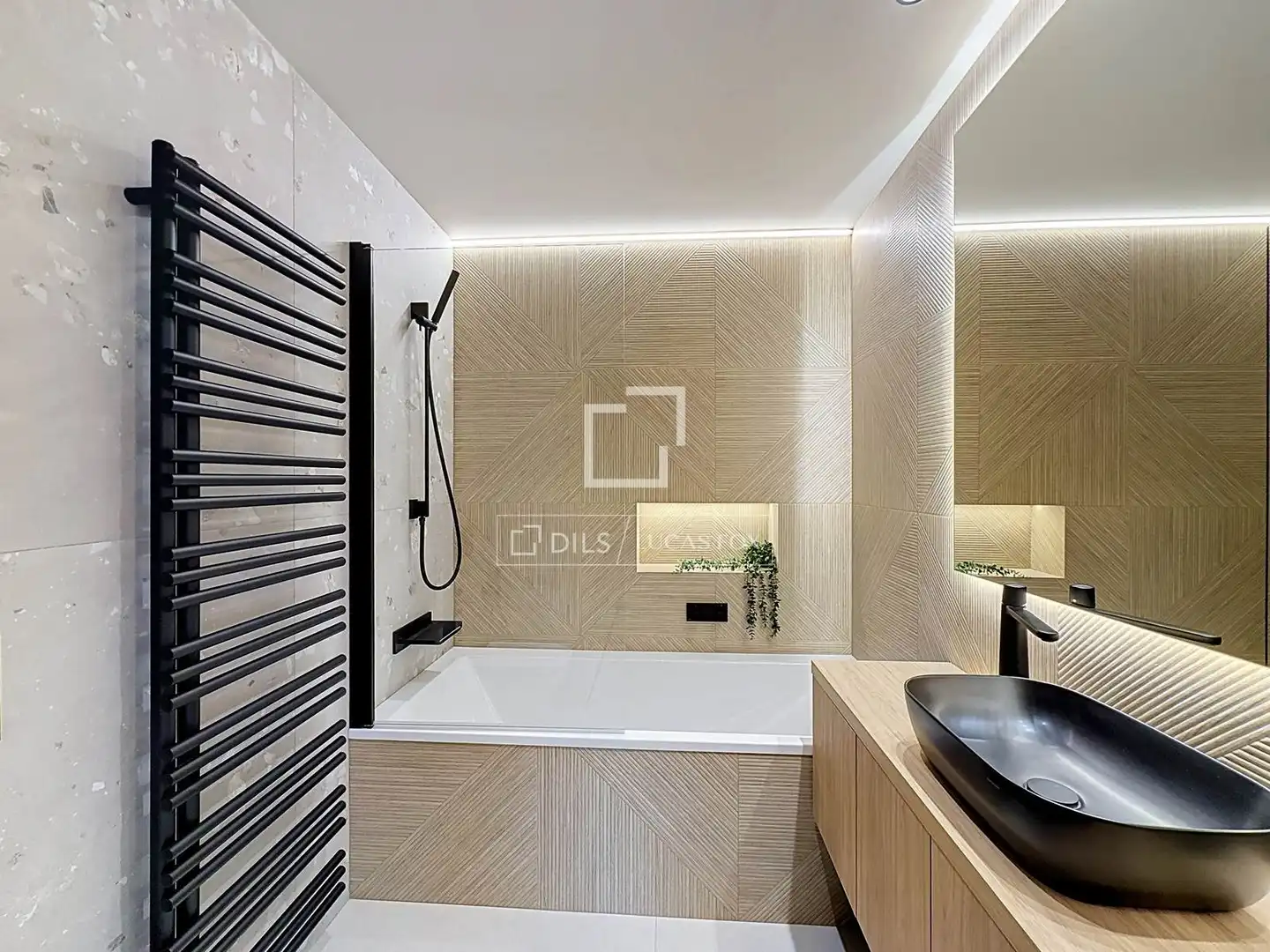 Bany de Casa o xalet en venda en Madrid amb Calefacció, Jardí privat i Parquet