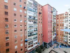 Außenansicht von Wohnung zum Verkauf in Bilbao  mit Heizung und Balkon