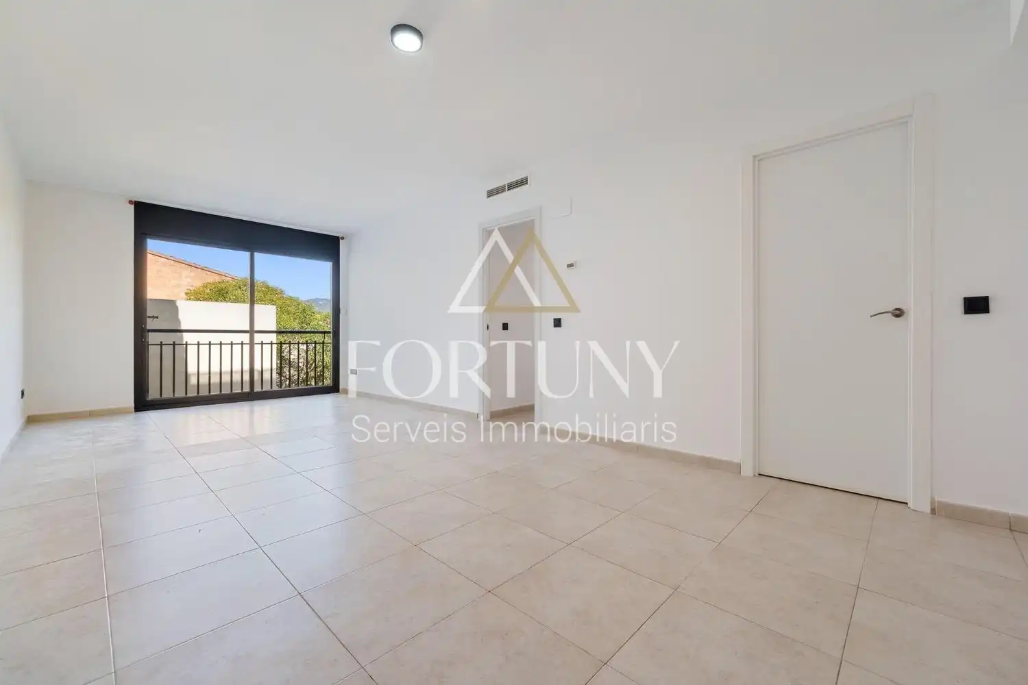 Flat with terrace for sale in de Guillem de Jorba 2, imagen 3