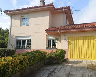 Vista exterior de Casa o xalet en venda en Limpias amb Calefacció, Jardí privat i Terrassa