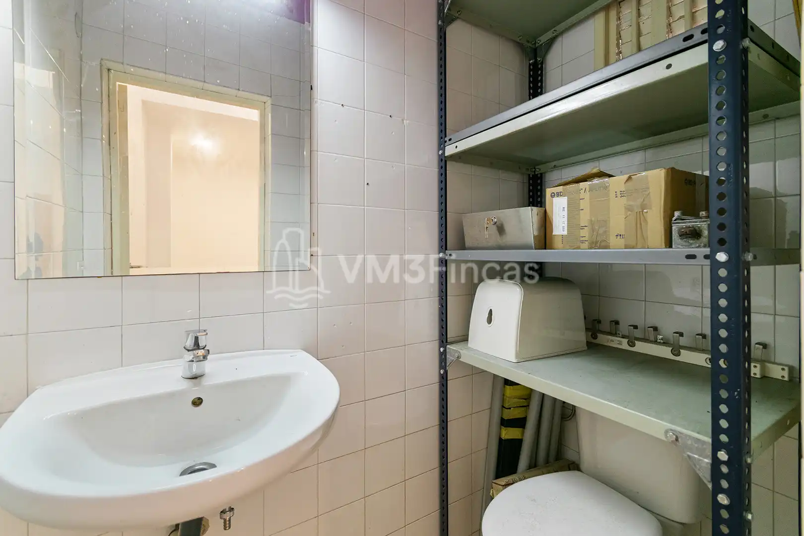 Badezimmer von Büro zur Miete in Barcelona mit Klimaanlage und Heizung