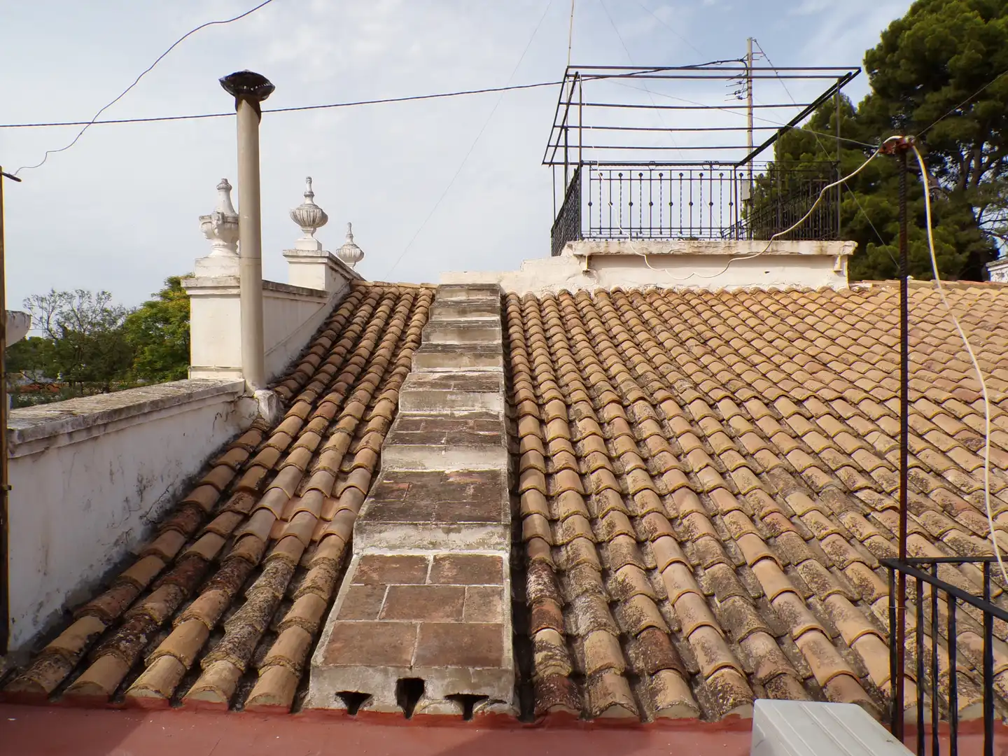 Vista exterior de Casa o xalet en venda en Godella amb Aire condicionat, Jardí privat i Terrassa