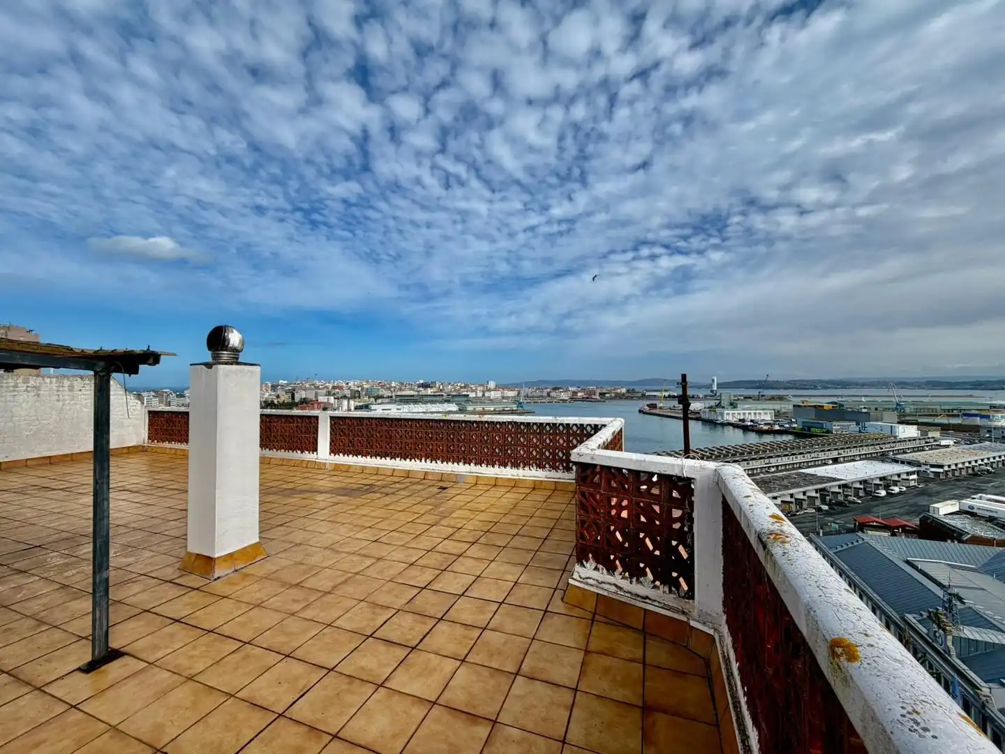 Exterior view of Flat for sale in A Coruña Capital   with Heating, Terrace and Storage room