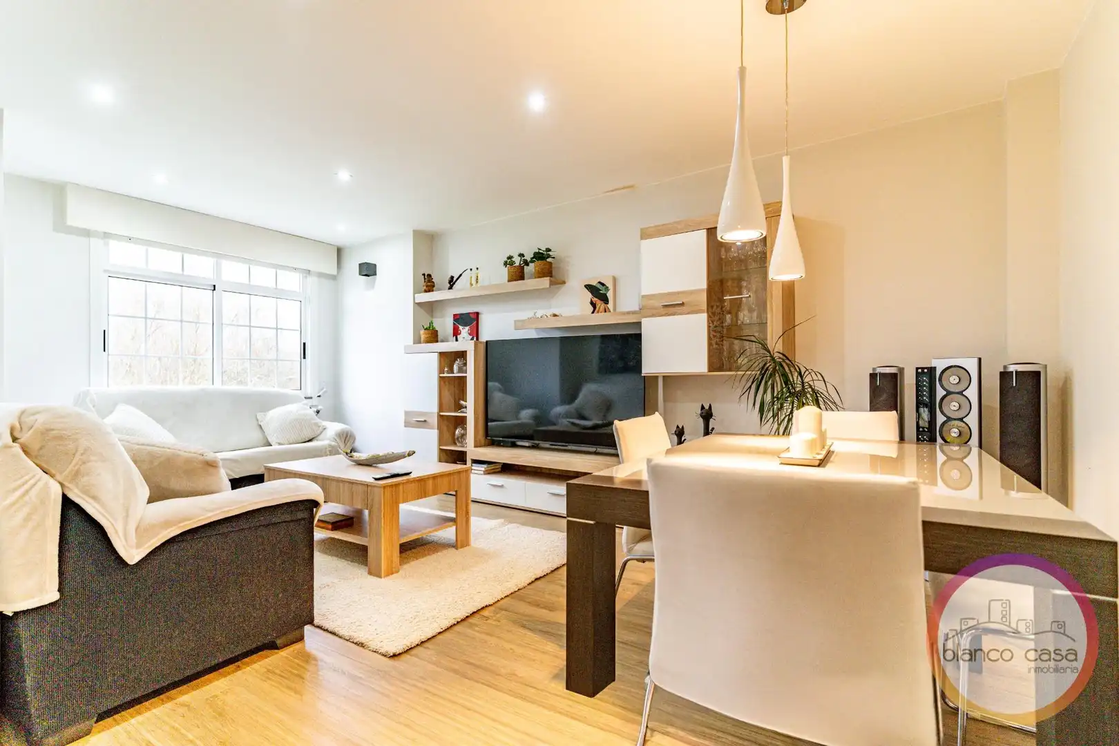 Sala de estar de Casa o chalet en venta en Carballo con Calefacción, Jardín privado y Trastero