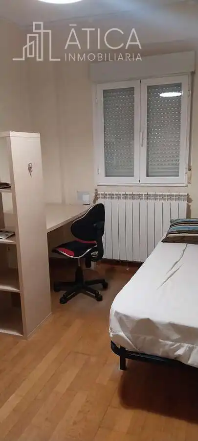 Dormitori de Pis de lloguer en Salamanca amb Calefacció, Terrassa i Moblat