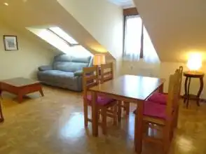 Wohnzimmer von Wohnung zur Miete in Gijón  mit Heizung, Parkett und Möbliert