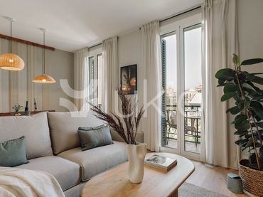 Mini appartamento con balcone in affitto a Carrer de Villarroel