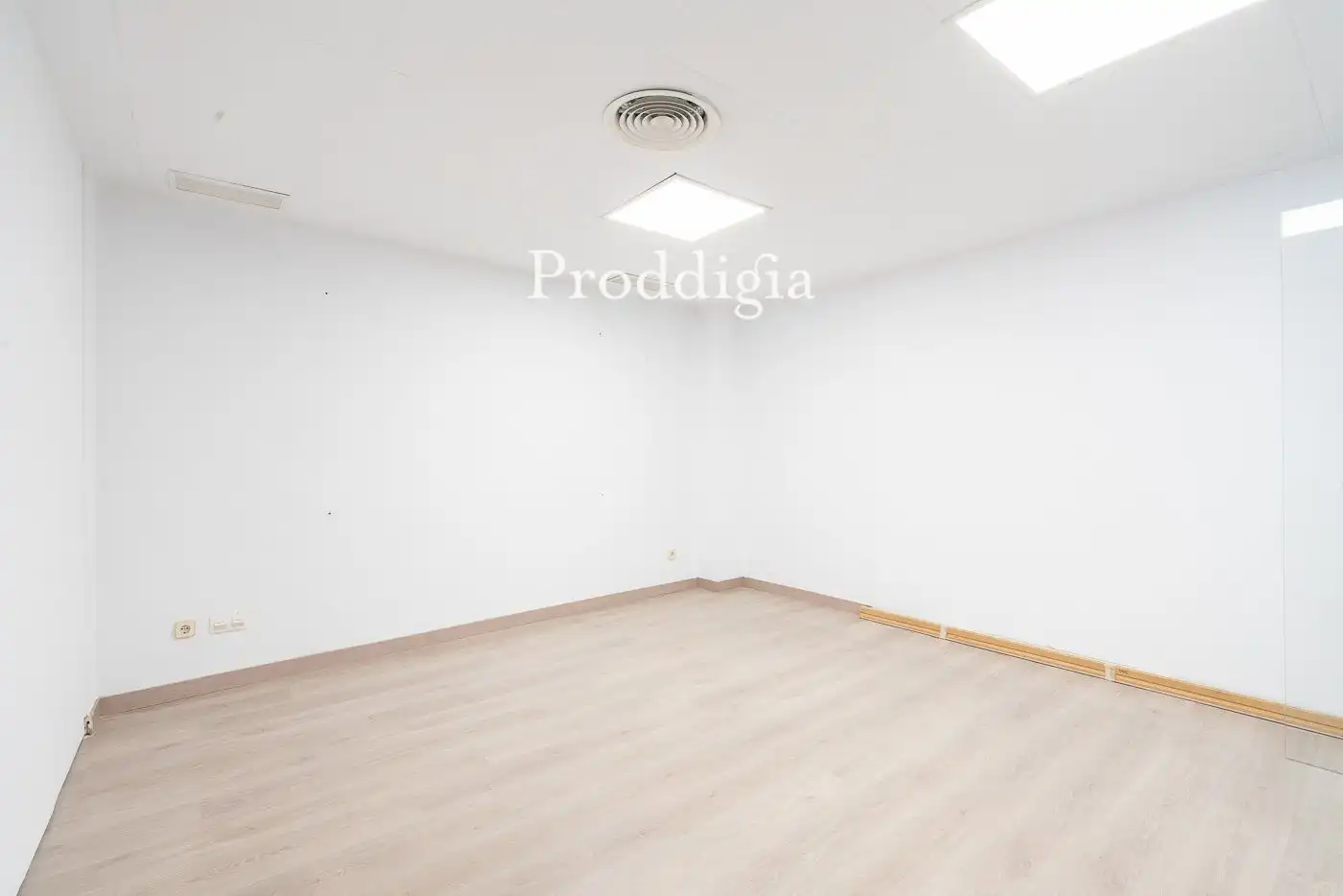 Office for rent in Barcelona  with Air Conditioner, Heating and Internet