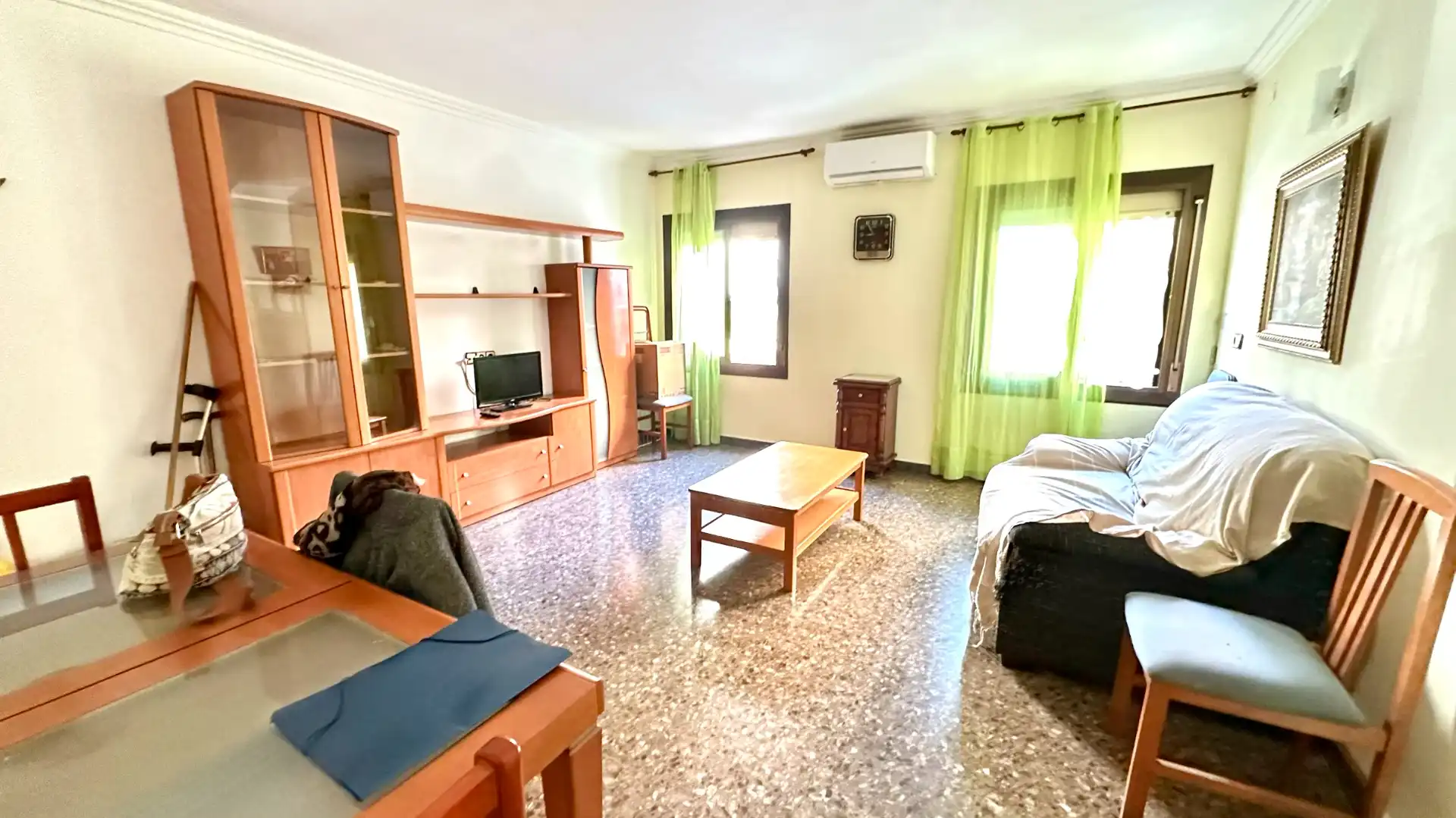 Sala de estar de Piso en venta en Cerdanyola del Vallès con Aire acondicionado, Calefacción y Horno