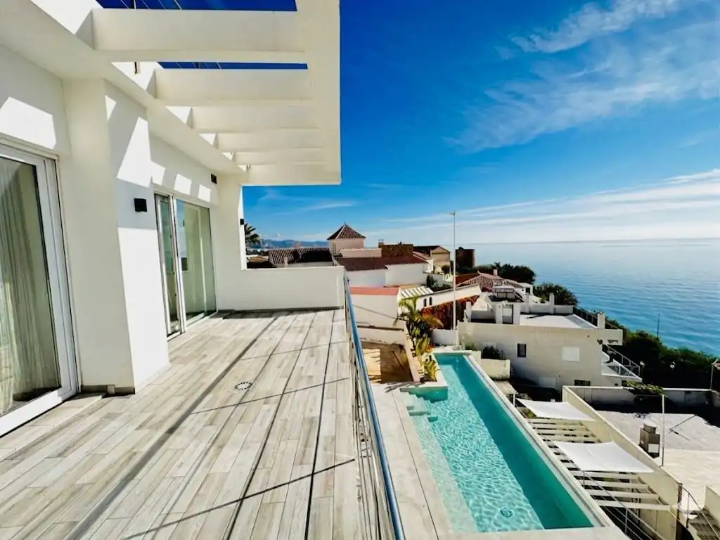 Terrassa de Casa o xalet en venda en Nerja amb Aire condicionat, Jardí privat i Traster