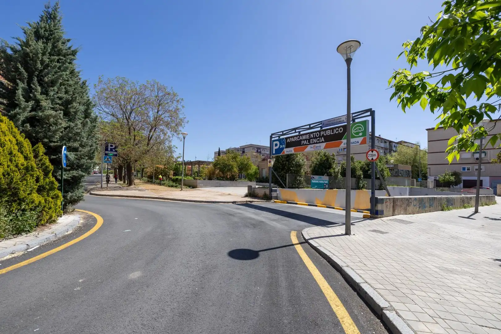 Vista exterior de Piso en venta en Granada con Aire acondicionado y Terraza