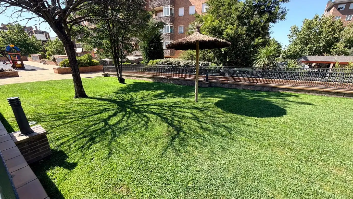 Jardí de Pis en venda en San Sebastián de los Reyes amb Aire condicionat, Calefacció i Parquet