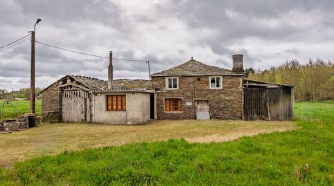 Casa de piedra a restaurar con terreno edificable en Outeiro de Rei