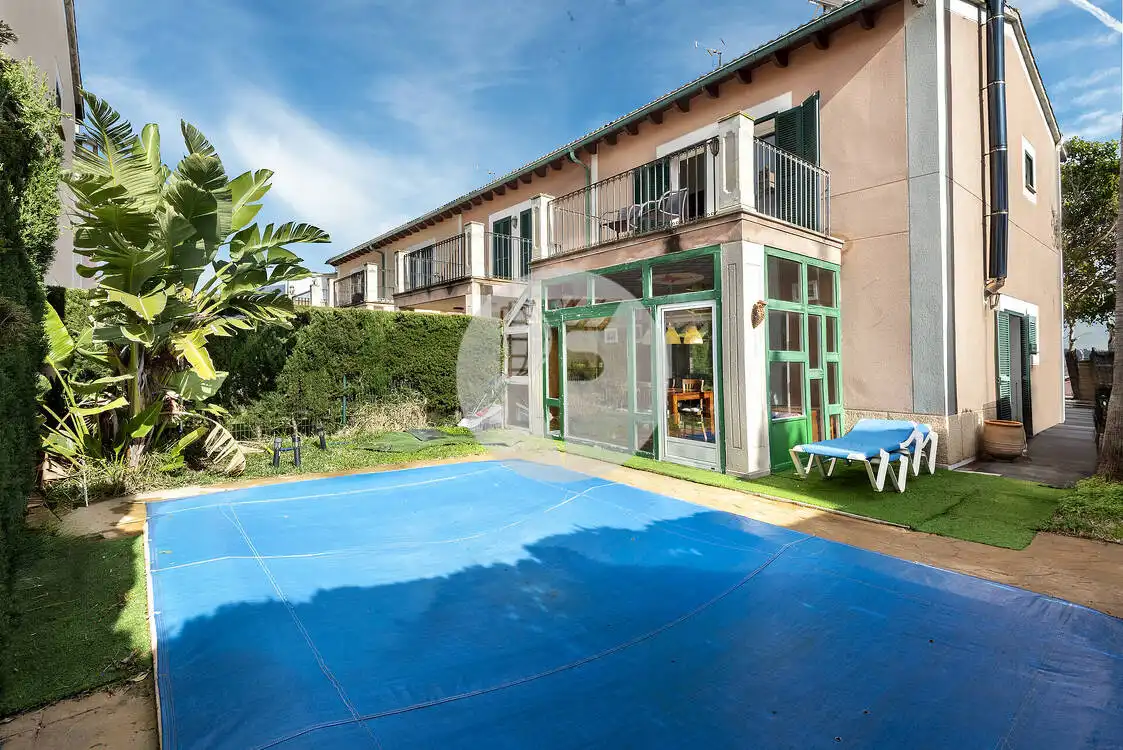 Vista exterior de Casa adosada en venta en Alcúdia con Terraza, Piscina y Balcón