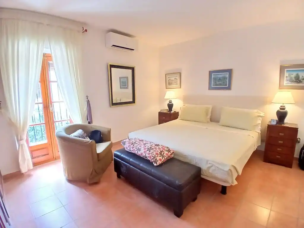 Schlafzimmer von Einfamilien-Reihenhaus zum Verkauf in Fuengirola mit Klimaanlage, Terrasse und Möbliert