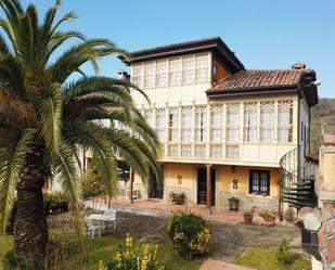 Vista exterior de Casa adosada en venda en Piloña amb Calefacció, Jardí privat i Parquet