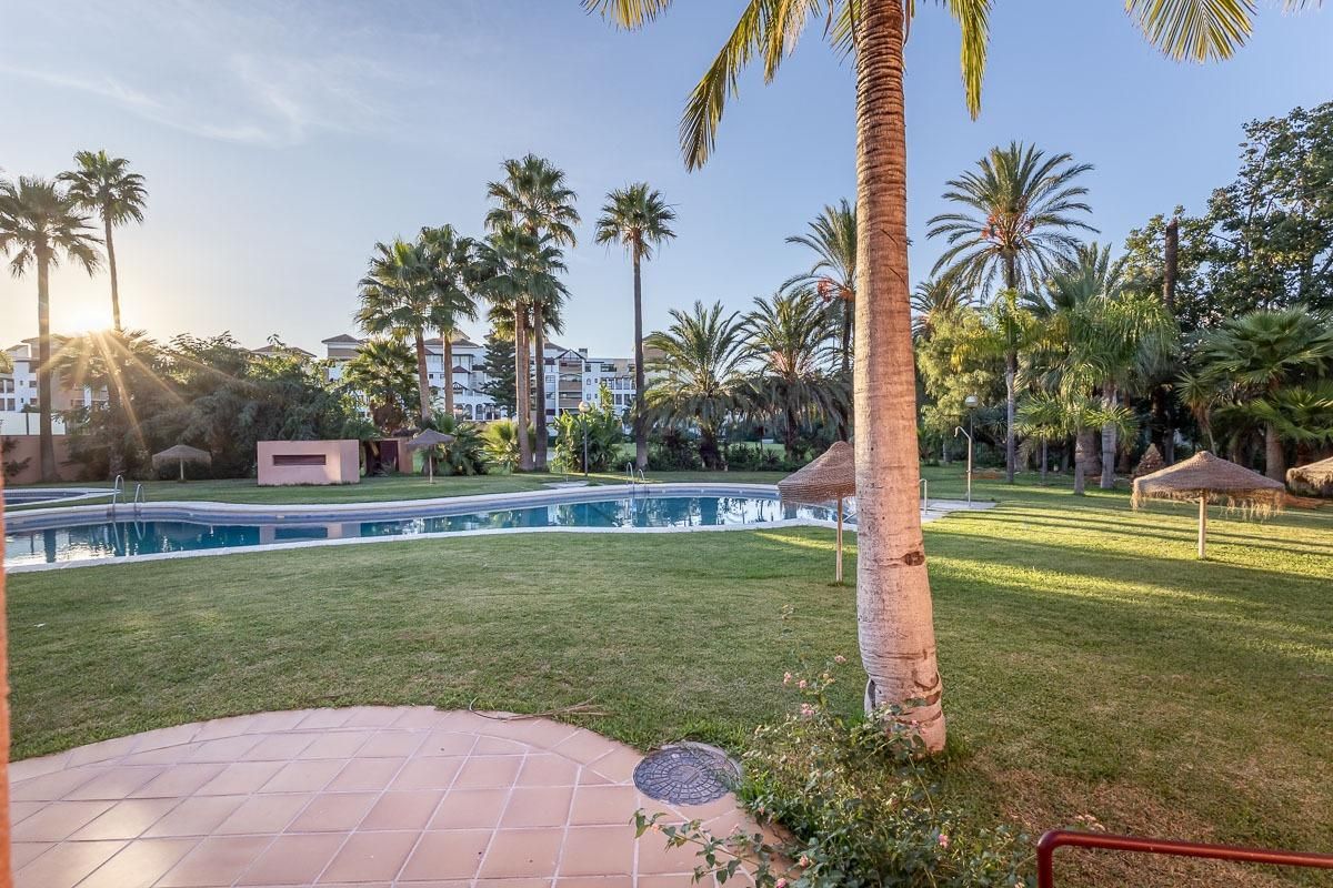 Jardí de Casa adosada en venda en Motril amb Terrassa, Balcó i Piscina comunitària