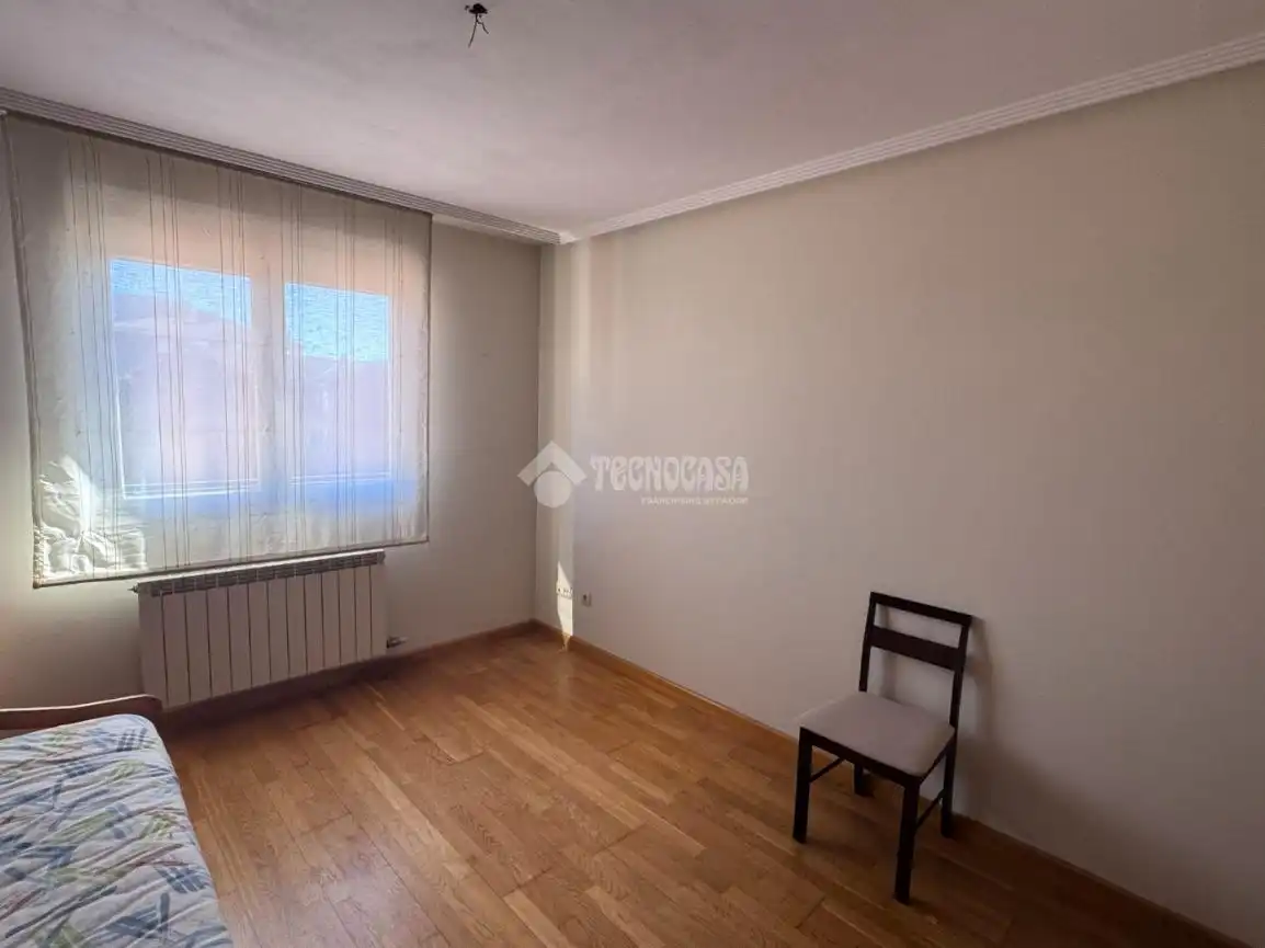 Habitación de Piso en venta en León Capital  con Calefacción, Parquet y Terraza