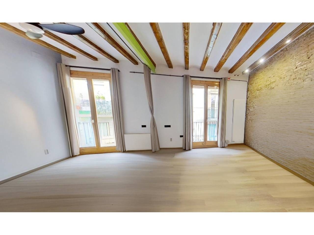 Dormitori de Pis en venda en  Barcelona Capital amb Balcó