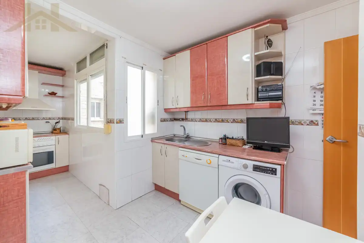Küche von Wohnung zum Verkauf in Pinto mit Klimaanlage, Heizung und Terrasse