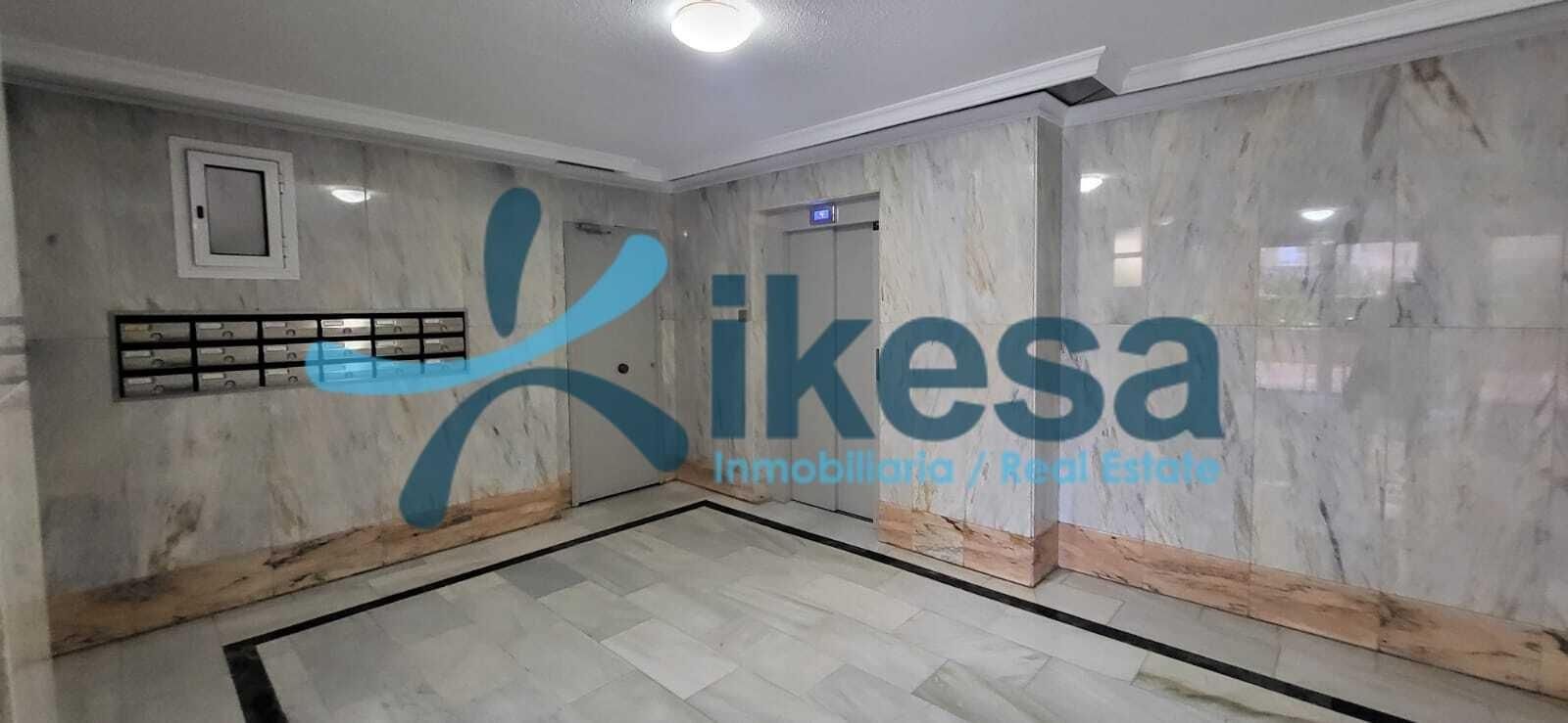 Flat for sale in  Granada Capital  with Private garden, Terrace and Balcony