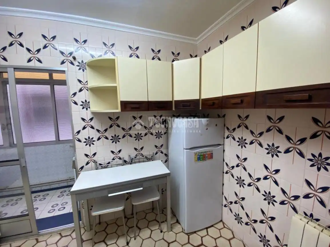 Cocina de Piso en venta en Valladolid con Calefacción, Parquet y Terraza
