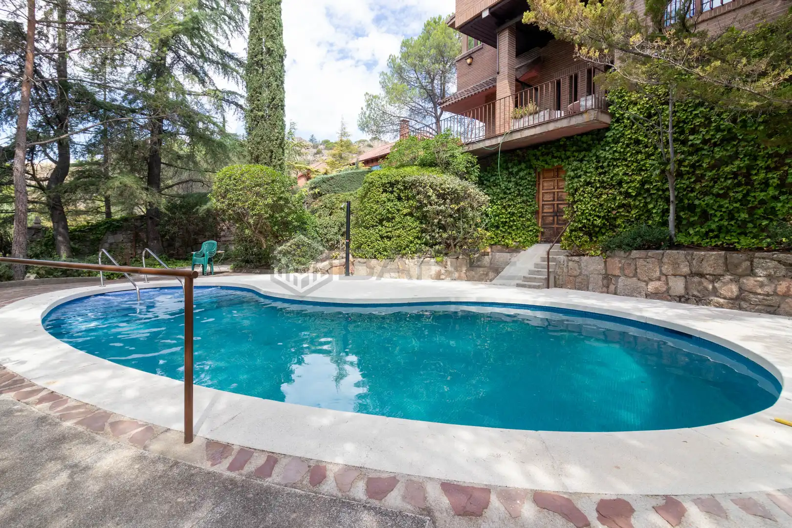 Piscina de Casa o xalet en venda en Torrelodones amb Calefacció, Jardí privat i Parquet