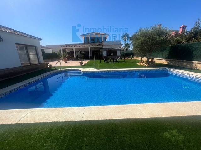 Casa-chalet en Venta en Lepe