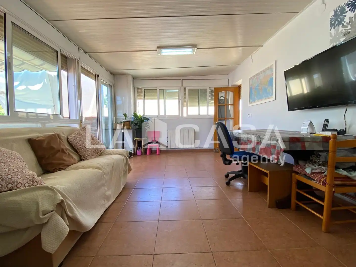 Sala de estar de Ático en venta en Santa Coloma de Gramenet con Calefacción y Terraza
