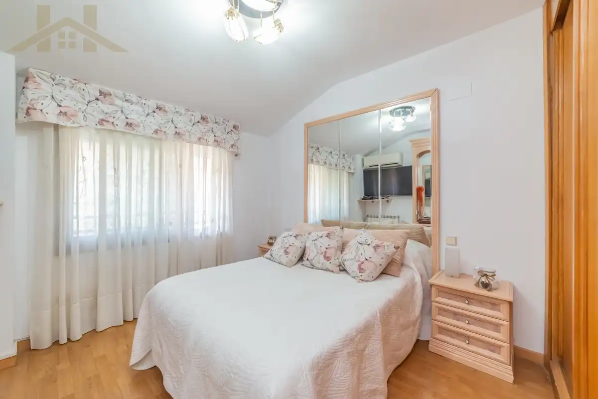 Habitación de Casa o chalet en venta en Mejorada del Campo con Aire acondicionado, Calefacción y Jardín privado