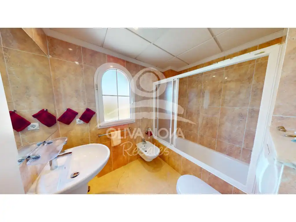 Bathroom of Attic for sale in Oliva  with Terrace, Swimming Pool and Furnished