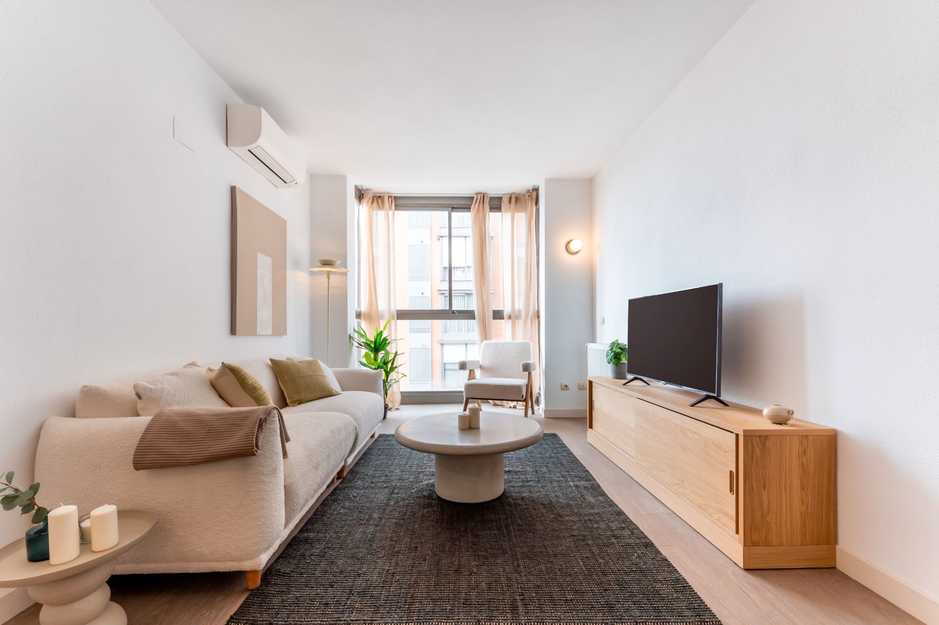 Living room of Flat for sale in  Madrid Capital  with Air Conditioner, Terrace and Storage room