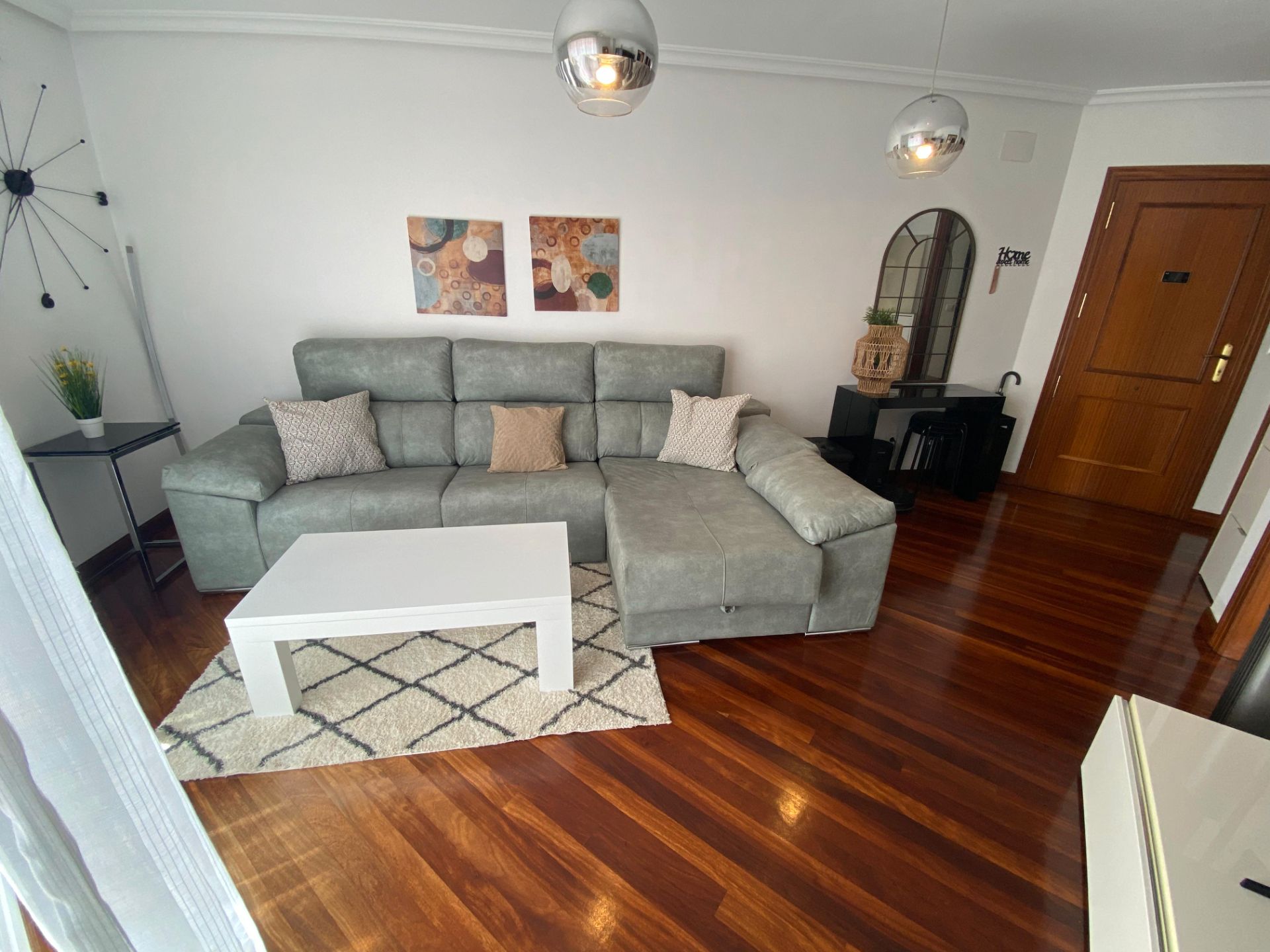 Sala de estar de Ático en venta en Castro-Urdiales con Terraza, Trastero y Piscina comunitaria