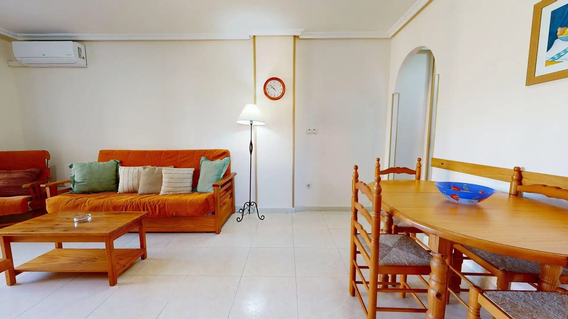 Sala d'estar de Apartament en venda en Elche / Elx amb Aire condicionat, Terrassa i Moblat